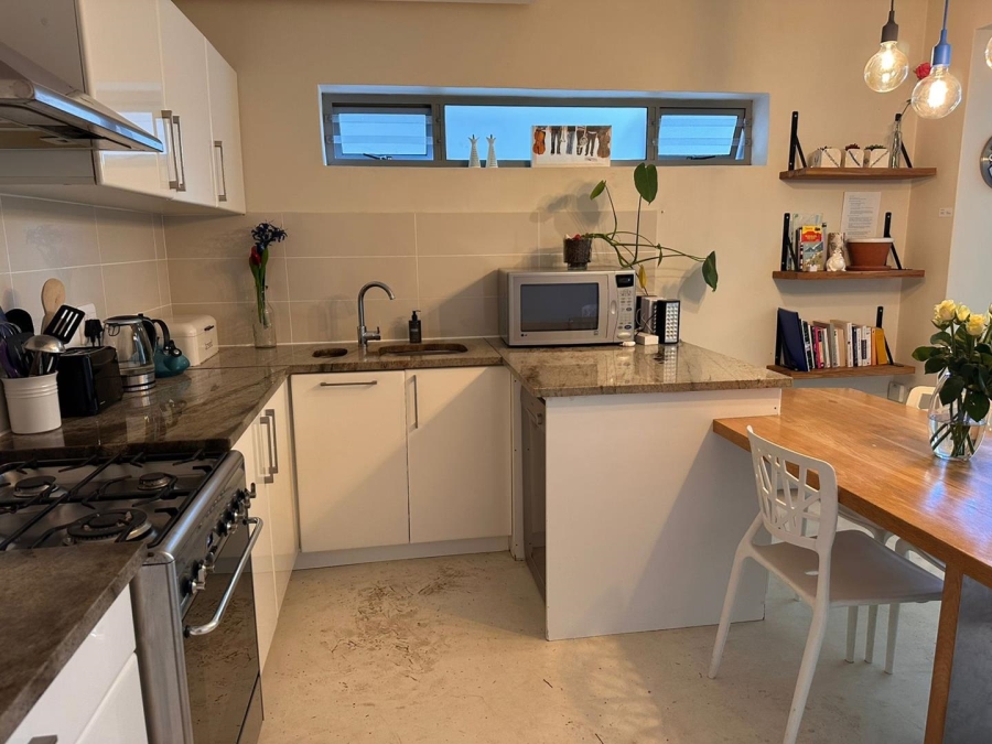 2 Bedroom Property for Sale in Vredehoek Western Cape